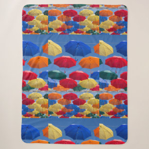 Farbenfrohe Regenschirme in himmelblau-orange rot Sherpadecke