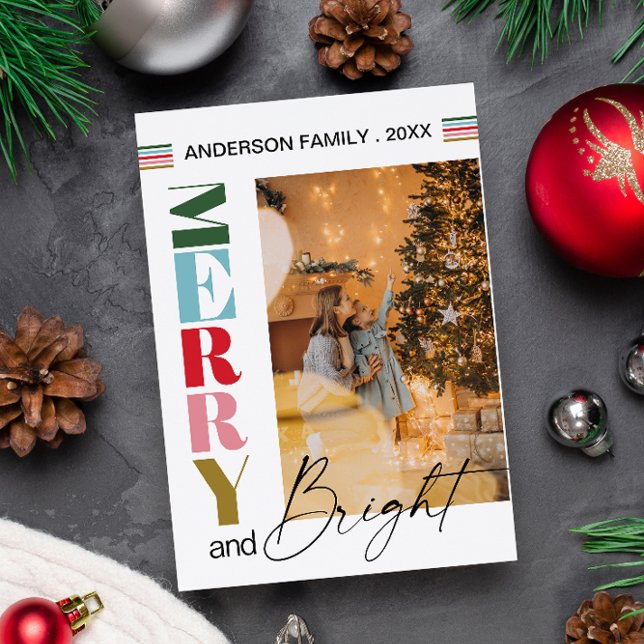 Farbenfrohe Retro Merry & Bright Weihnachten Foto Magneteinladung (Von Creator hochgeladen)