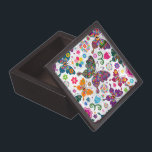 Farbenfrohe Retro-Schmetterlinge und Blume-Muster Kiste<br><div class="desc">Coole Retro-Schmetterlinge und Blume Muster Design ist auf anderen Produkten erhältlich und kann für jedes von Zazzle angebotene Produkt angefordert werden.</div>