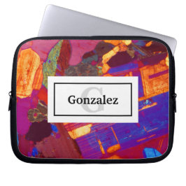 Farbenfrohe Rock-Dünnschicht mit Name und Monogram Laptopschutzhülle