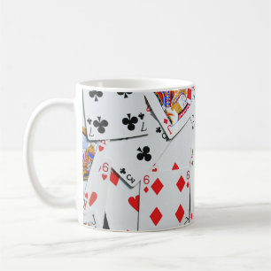 Farbenfrohe Rolle des Pokers beim Kartenspielen Kaffeetasse