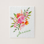 Farbenfrohe rosa Wasserfarben Personalisierte Blum<br><div class="desc">Dieses wunderschöne Puzzle aus Puzzle ist mit einem farbenfrohen Blumenstrauß in Rosa und Orange ausgestattet. Personalisieren Sie es mit Ihrem Namen in einer stilvollen Skripttypografie. Tolle Geschenkidee.</div>