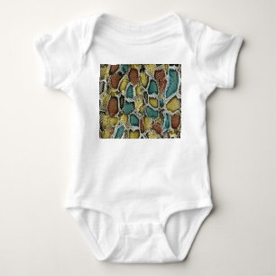 Farbenfrohe Schlangenhaut: nahtloses Design. Baby Strampler