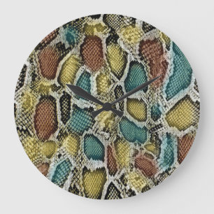 Farbenfrohe Schlangenhaut: nahtloses Design. Große Wanduhr