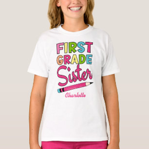 Farbenfrohe Schwester der ersten Klasse zurück zur T-Shirt