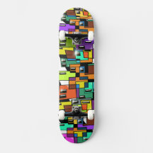 Farbenfrohe Skateboard-Decke in der Stadt