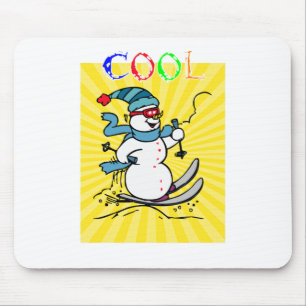 Farbenfrohe Snowman Skiing   niedlicher Schneemann Mousepad