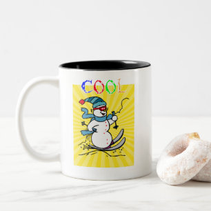 Farbenfrohe Snowman Skiing niedlicher Schneemann Zweifarbige Tasse