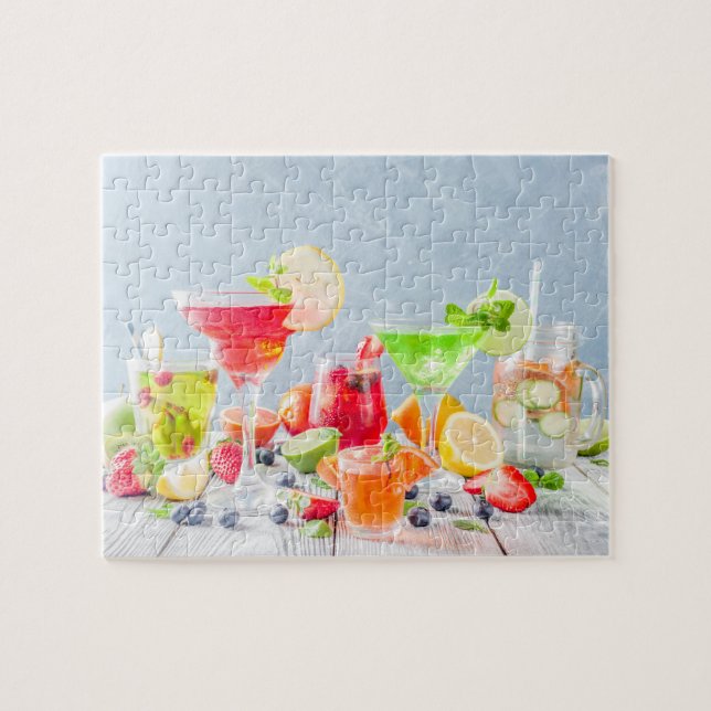 Farbenfrohe Sommercocktails und Cocktails (Horizontal)