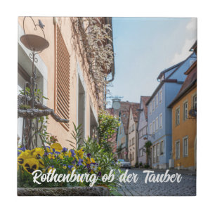Farbenfrohe Straße in Rothenburg ob der Tauber Fliese