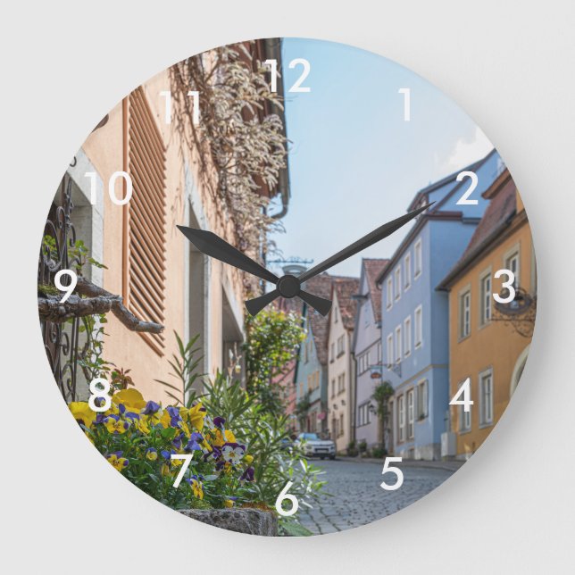 Farbenfrohe Straße in Rothenburg ob der Tauber Große Wanduhr (Vorderseite)