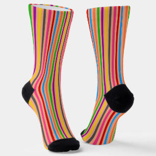 Farbenfrohe Streifen auf orangem Musterdesign Socken