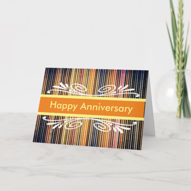 Farbenfrohe Streifen Orange Abzeichen Happy Jubilä Karte (Vorderseite)