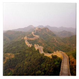Farbenfrohe Szene an der großen Mauer Chinas in Fliese