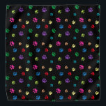 Farbenfrohe Tierpaw-Prints auf schwarz Kopftuch<br><div class="desc">Zeigen Sie,  wie viel Sie Tiere mit dieser niedlichen bunten Pfote gemustert bandana Liebe. Auch sieht phantastisch aus mit einem weißen Hintergrund. Wetten Sie,  dass Ihr Haustier es anziehen wird!</div>