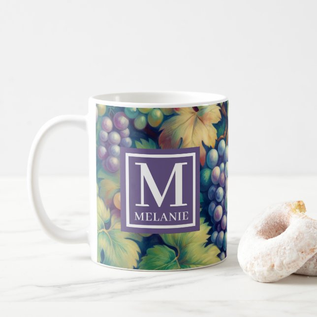 Farbenfrohe Traubenmuster Monogramm und Name Kaffeetasse (Mit Donut)