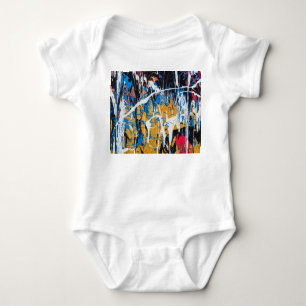 Farbenfrohe Tropffarbe: Graffiti-Wand. Baby Strampler