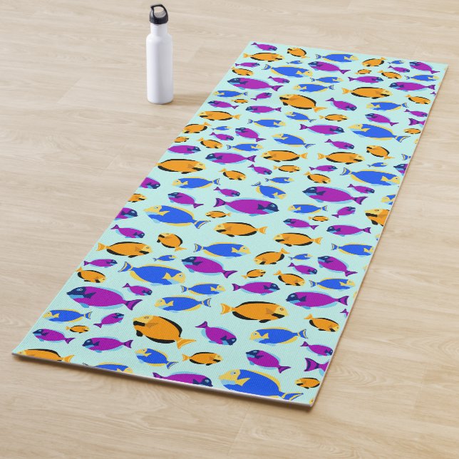Farbenfrohe tropische Fischmuster im Blauen Meer Yogamatte (Beispiel)