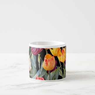 Farbenfrohe Tulpen, abgeschiedener schwarzer Hinte Espressotasse