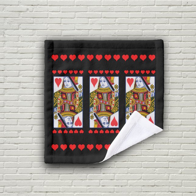 Farbenfrohe Verzierte Herzkönigin Spielkarte Schwa Waschlappen (Fancy heart queen playing cards with rows of red hearts on black bath wash cloths.)