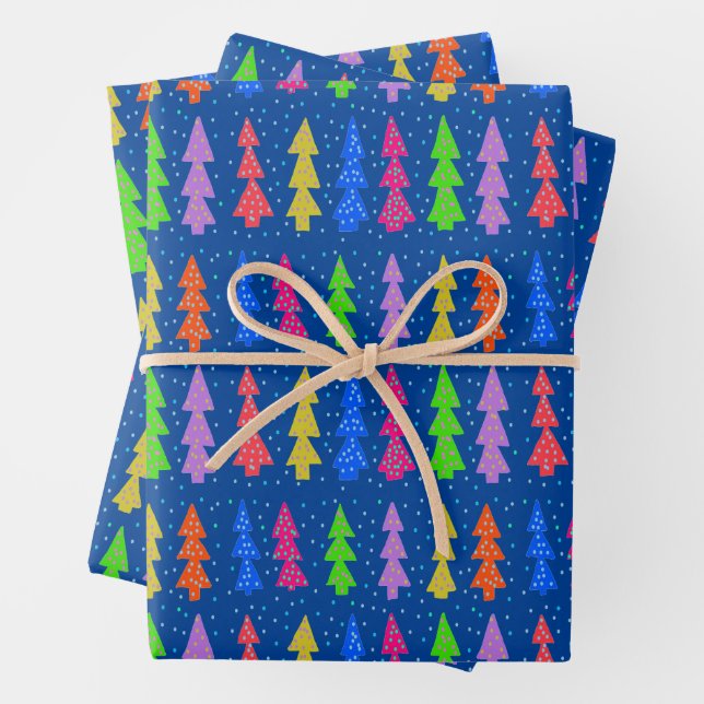 Farbenfrohe Weihnachtsbäume auf blau Geschenkpapier Set (Beispiel)
