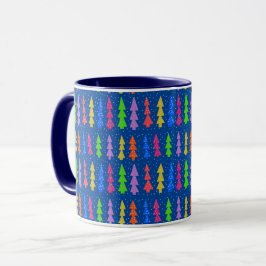 Farbenfrohe Weihnachtsbäume auf blau Tasse