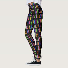 Farbenfrohe Weihnachtsbäume auf schwarz Leggings