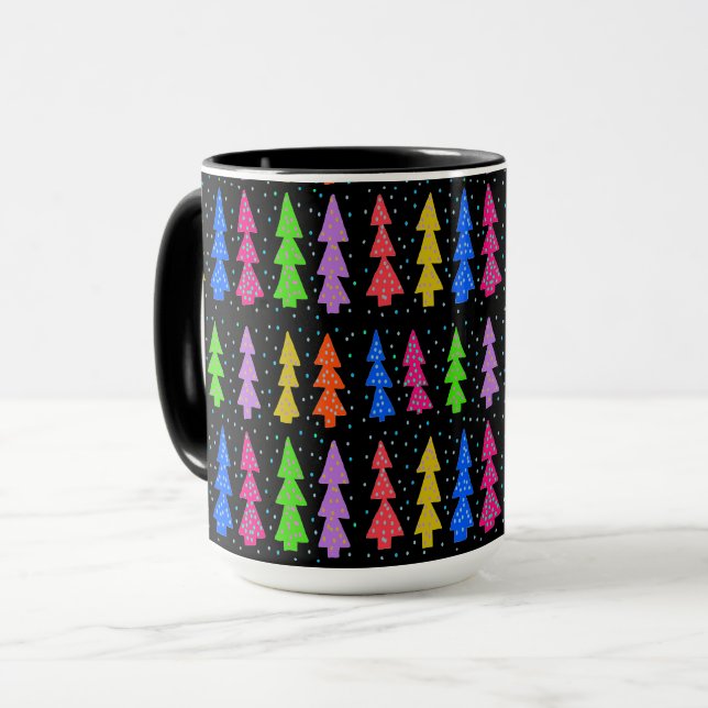 Farbenfrohe Weihnachtsbäume auf schwarz Tasse (Vorderseite Links)