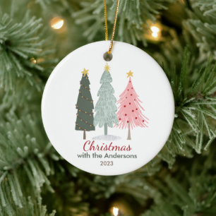 Farbenfrohe Weihnachtsbaumen Familienname und Jahr Keramik Ornament