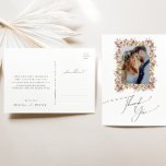 Farbenfrohe Wildblume Meadow Foto Hochzeit Vielen  Postkarte<br><div class="desc">Diese bunte Wildblume Wiese Foto Hochzeit danke Postcard ist perfekt für Ihre einfache, whimsical boho Regenbogen Sommer Hochzeit. Die hellen, zauberhaften Rosa-, Gelb-, Orange- und Goldfloralen verleihen diesem Produkt das Gefühl eines minimalistisch eleganten Vintagen Hippie-Frühlingsgartens. Das moderne Design ist künstlerisch und zart und zeigt eine klassische erdige Wiese in Aquarell....</div>