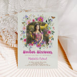 Farbenfrohe Wildblume Sweet 16 Geburtstag Foto Einladung<br><div class="desc">Dieses wunderschöne Design verbindet den freudvollen Reiz farbenfroher Wildblumen mit dem zarten Charme Vintager Schmetterlinge. Die Farbpalette ist eine lebendige Mischung aus natürlichen Grüntönen,  heißen Rochen,  lila,  sonnigen Gelbtönen und Himmelskörper-Blues,  die es zu einem Fest für die Augen macht und sich perfekt für eine unvergessliche Quinceañera eignet.</div>