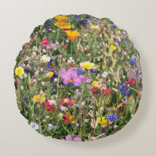 Farbenfrohe Wildblume Wiese, lebendiges Muster. Rundes Kissen