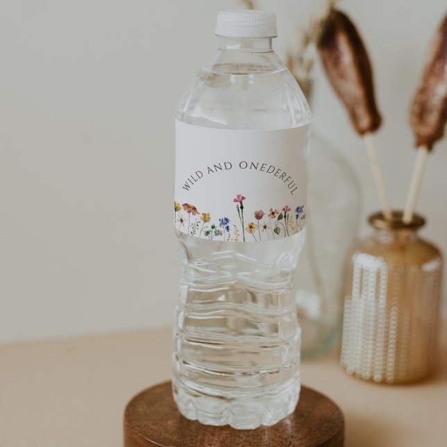 Farbenfrohe Wildblume Wild und ein kräftiger Gebur (Von Creator hochgeladen)