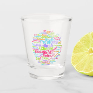 Farbenfrohe Wortkunst jubelt in vielen Sprachen Schnapsglas