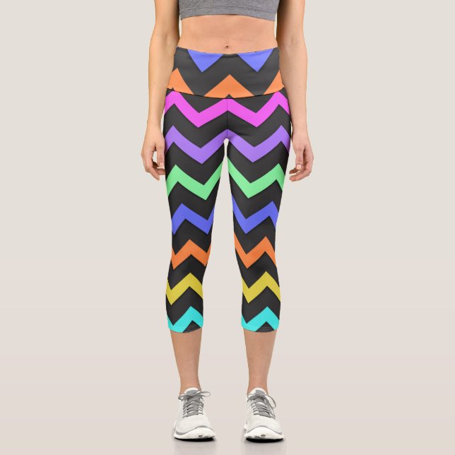 Farbenfrohe Zickzack lebendige Coole Sommerkulisse Capri Leggings (Vorderseite)