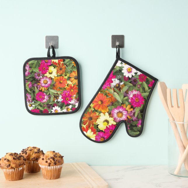 Farbenfrohe Zinnia Garden Ofenhandschuh & Topflappen-Set (Insitu (Hängend))