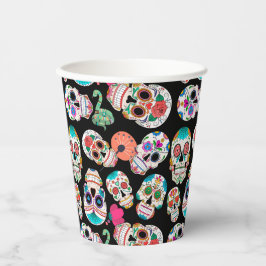 Farbenfrohe Zuckerkulturen auf schwarzem Halloween Pappbecher