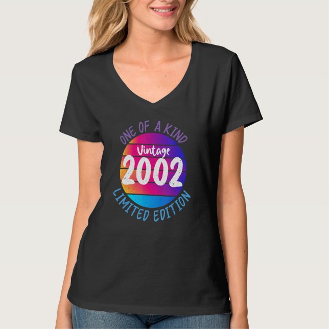 Farbenfrohe Zwei von einem ähnlichen T-Shirt Vinta (Vorderseite)