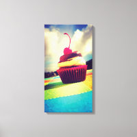 Farbenfroher Cupcake mit Cherry oben