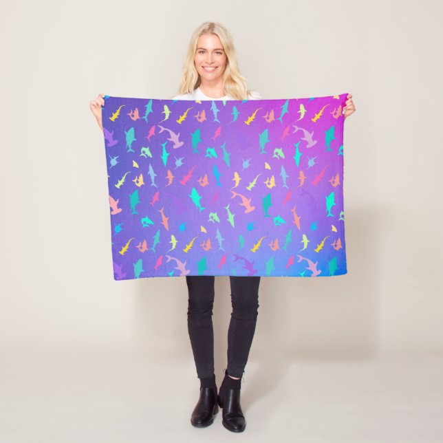 Farbenfroher Hai unter dem Party der Meeresschule Fleecedecke (Beispiel)