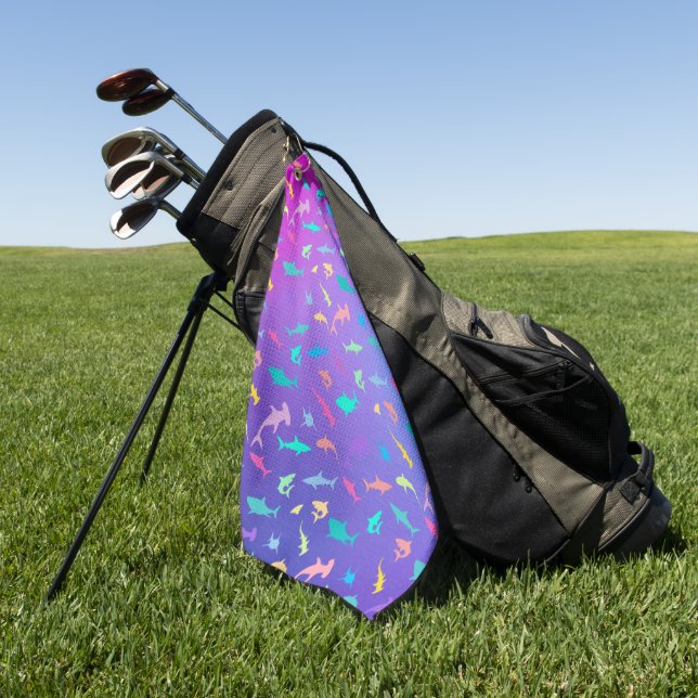 Farbenfroher Hai unter dem Party der Meeresschule Golfhandtuch (Gras)