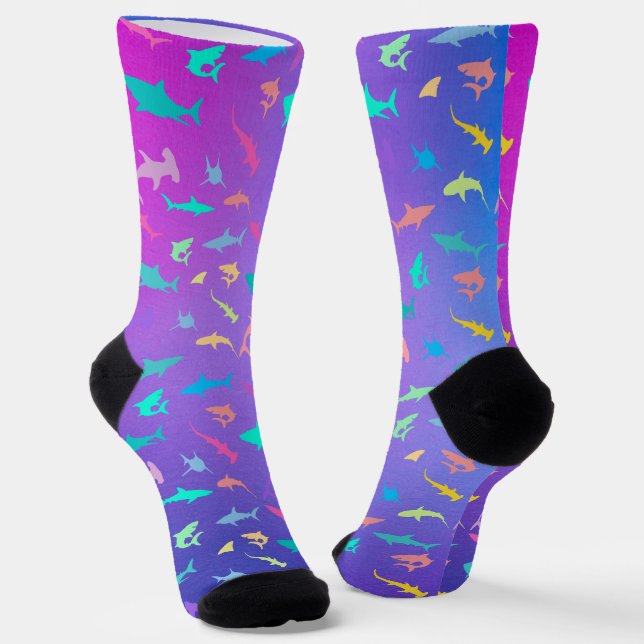 Farbenfroher Hai unter dem Party der Meeresschule Socken (Gewinkelt)