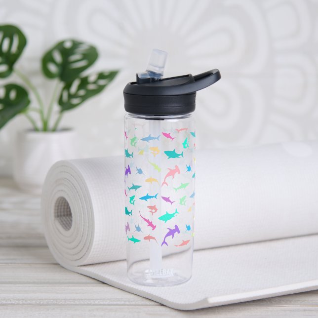 Farbenfroher Hai unter dem Party der Meeresschule Trinkflasche (Yoga)