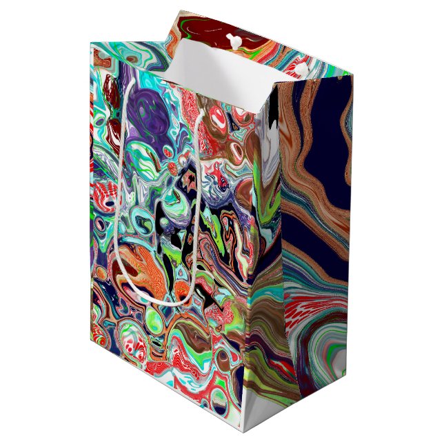 Farbenfroher Marmor Pour Paint Birthday Mittlere Geschenktüte (Vorderseite Schrägansicht)