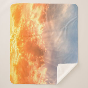 Farbenfroher Sonnenuntergang: feuchter Himmel. Sherpadecke