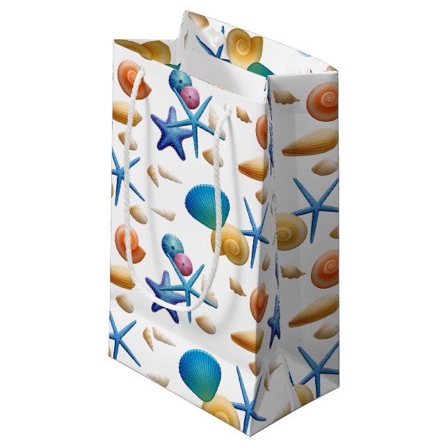 Farbenfroher Strand von Seashells Kleine Geschenktüte (Vorderseite Schrägansicht)