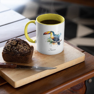 farbenfroher Toukan, der auf einem Ast sitzt Tasse