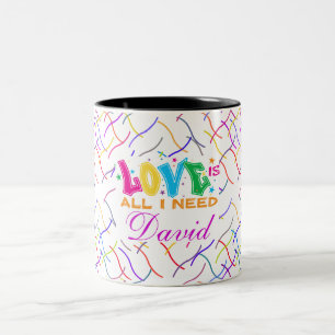 Farbenfrohes abstraktes geometrisches Muster mit L Zweifarbige Tasse