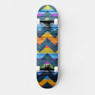 Farbenfrohes Chevron Holz Abstract Skateboard