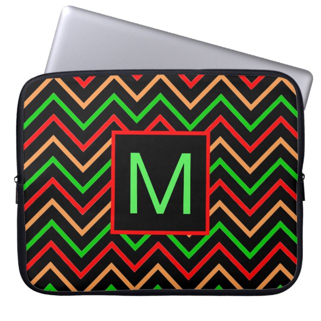 Farbenfrohes Cool Chevron auf schwarzem Monogramm Laptopschutzhülle (Vorderseite)